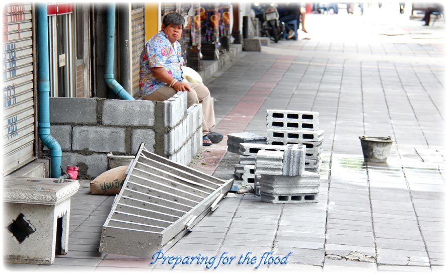 Aladdin's adventure in a flooded Bangkok/ FUNKY TOWN