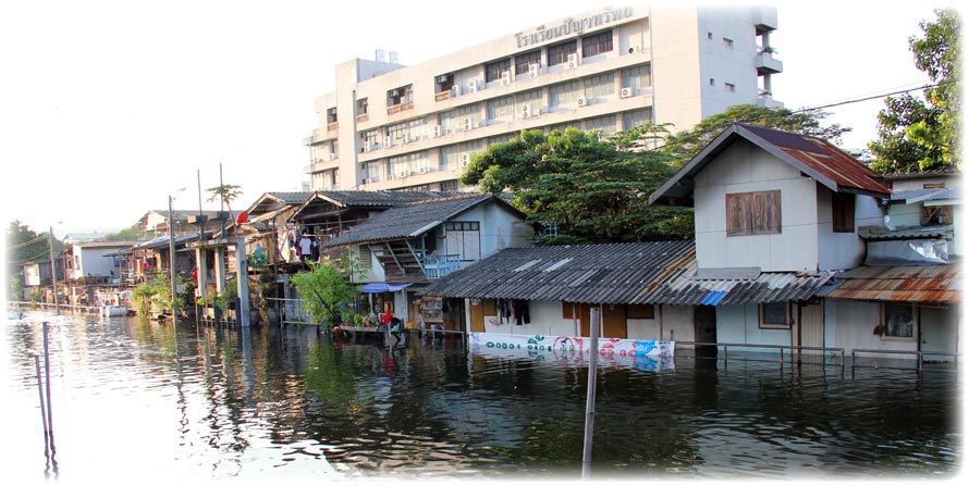Aladdin's adventure in a flooded Bangkok/ FUNKY TOWN