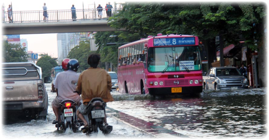 Aladdin's adventure in a flooded Bangkok/ FUNKY TOWN