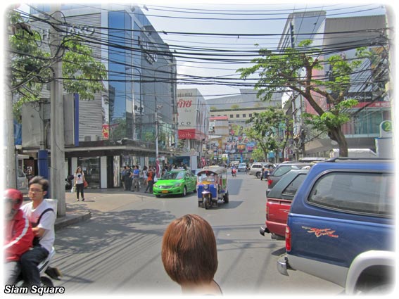 Aladdin's adventure at Siam Square in Bangkok/ FUNKY TOWN