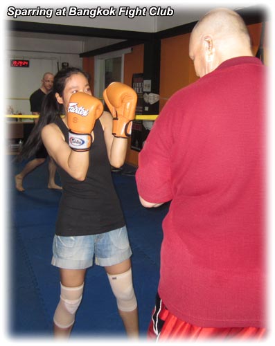 Aladdin's adventure at Sophia Muay Thai Gym in Bangkok/ FUNKY TOWN