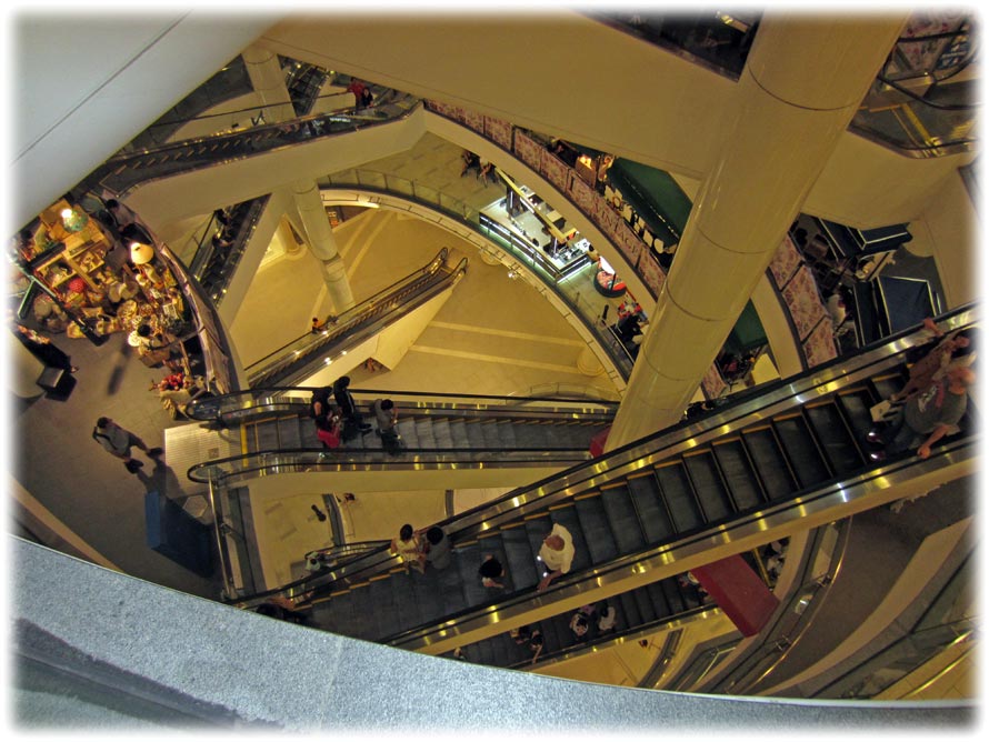 Aladdin's adventure at Terminal 21 in Bangkok/ FUNKY TOWN