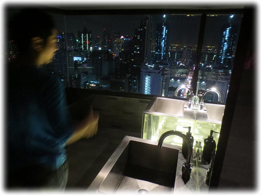 Aladdin's adventure at Above Eleven on Sukhumvit Soi 11 in Bangkok/ FUNKY TOWN