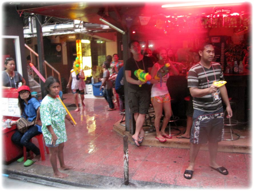 Aladdin's adventure during Songkran in Bangkok/ FUNKY TOWN