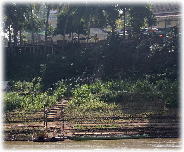 Aladdin's adventure with the Luang Say Mekong Cruises - December 2014 - VISA run to Laos