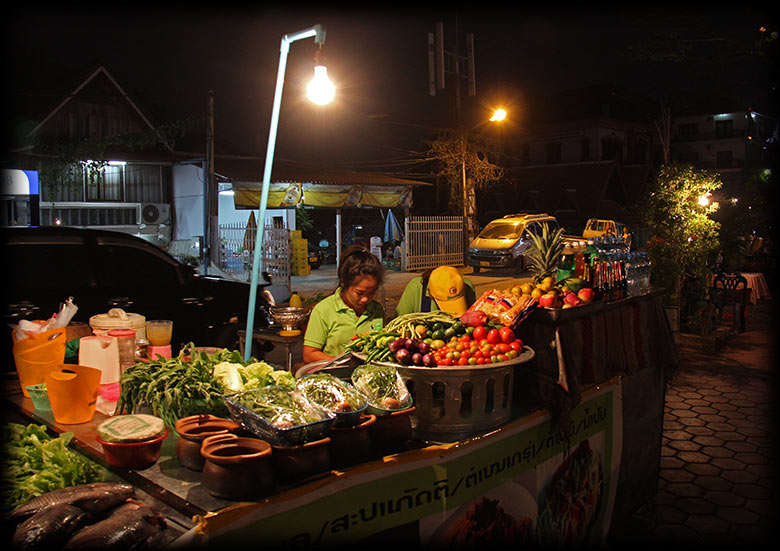 Aladdin's adventure in Vientiane - Visa run to Laos