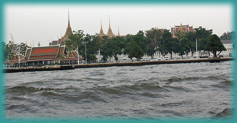 Aladdin's adventure on the Rice Barge Cruise on the Chao Phraya River