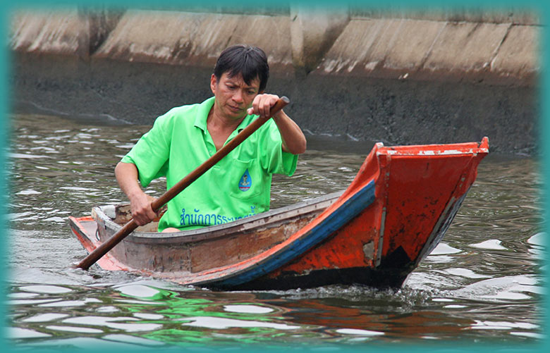 Aladdin's adventure on the Rice Barge Cruise on the Chao Phraya River