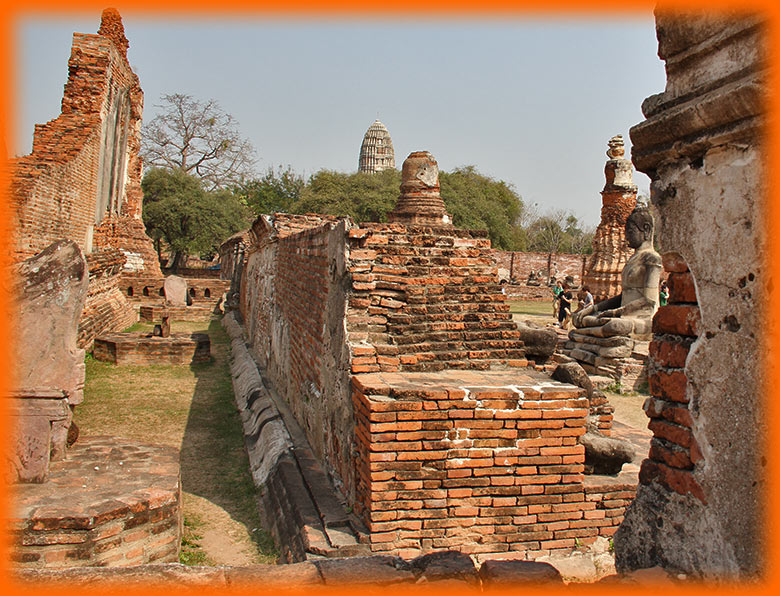 Aladdin's adventure at The Ayutthaya Historical Park - Wat Maha That (Buddha in the tree)