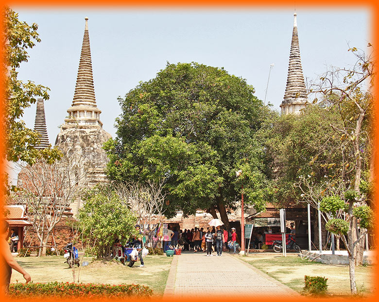 Aladdin's adventure at The Ayutthaya Historical Park - Viharn Phra Mongkol Bophit