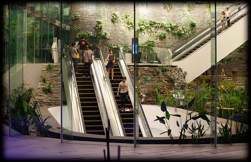 EM Emquartier shopping mall - Quartier Water Garden