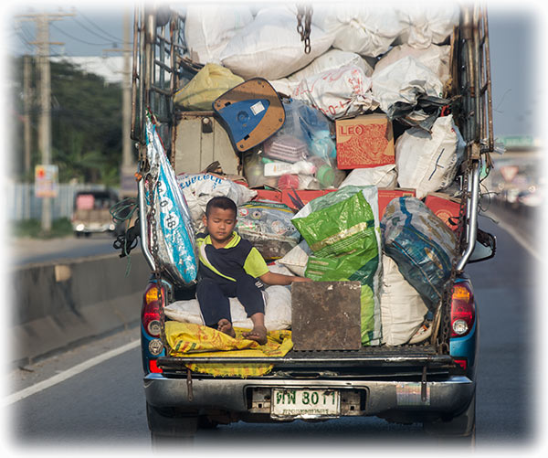 Danger and stupidity on the highway in Thailand