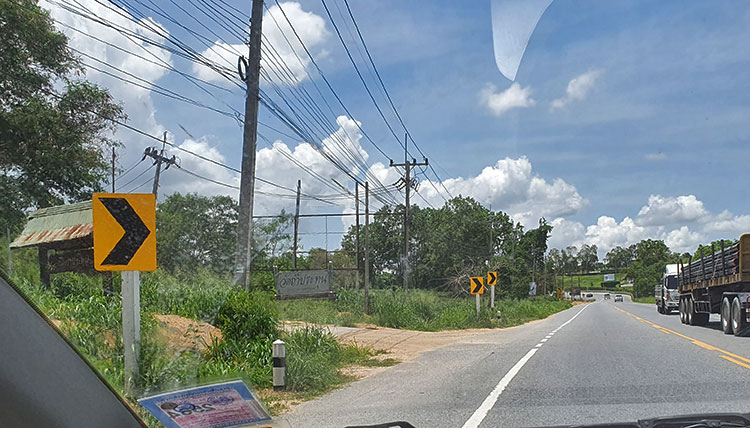 Birding/ Bird watching at Wat Tham Prathun, Chonburi, Thailand