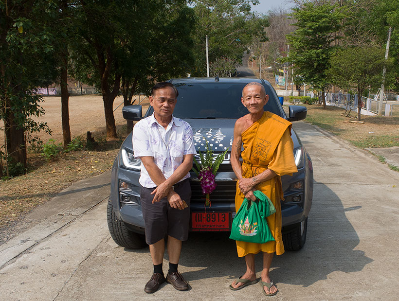 Car Anointing by Luang Poo Tong Krum at Wat Nong Prachum, Kanchanaburi / เจิอมรถยนจากหลวงพ่อทองคำที่วัดหนองประชุมกาญจนบุรี