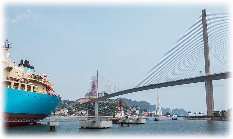 M/T Roy Mærsk in Hong Gai, Vietnam