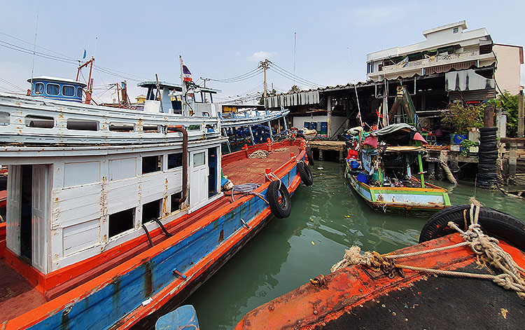 Aladdin´s adventure on board Ribe Maersk / Ribe Mærsk in Map Ta Phut, มาบตาพุด / Rayong, พระเครื่อง