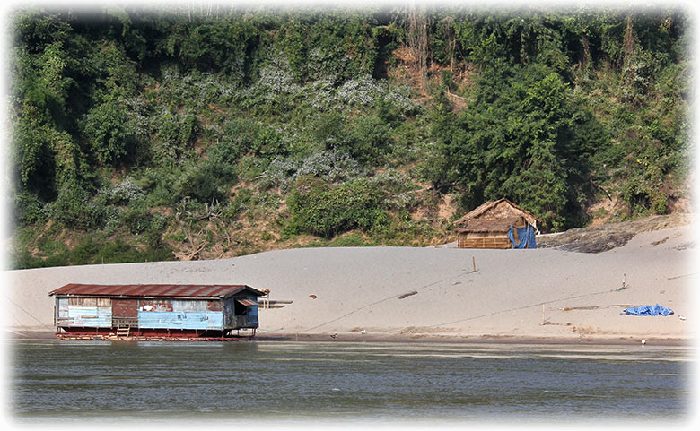 Aladdin's adventure with the Luang Say Mekong Cruises - December 2014 - VISA run to Laos